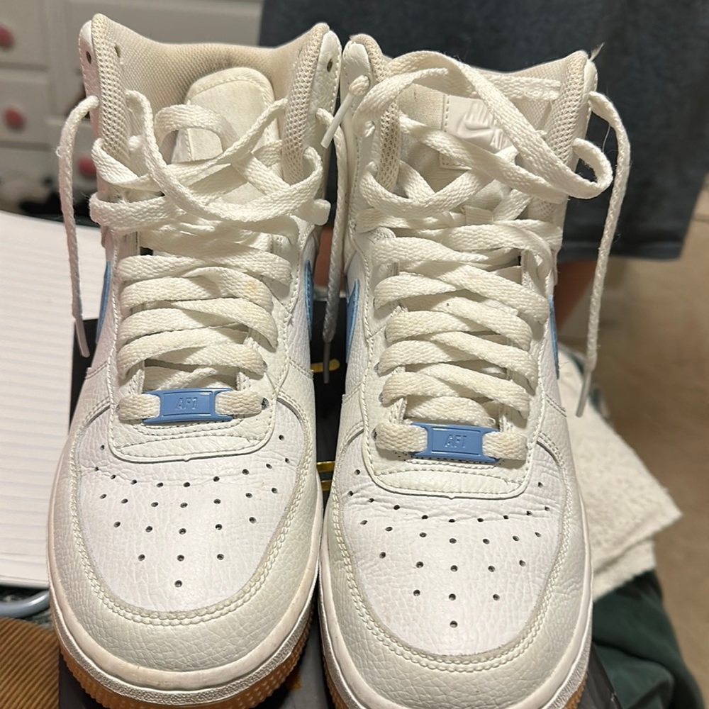 Nike Air, sz 7 white and blue color